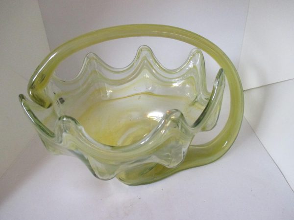 Beautiful Large Blown Art Glass Center bowl Yellowish green color swirl pattern scalloped rim Cottage MOD Retro Home Decorative Bowl
