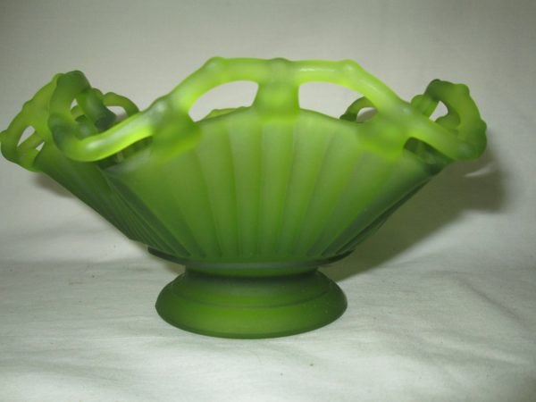 Beautiful Vintage Bright Green Scalloped Lattice bowl Reticulated Edge and a collar base 6" across 4" tall