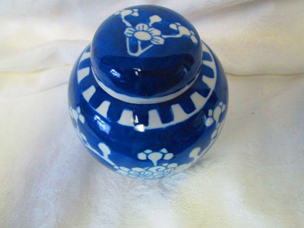 Antique Ginger Jar Japan Mid Century Great condition with lid