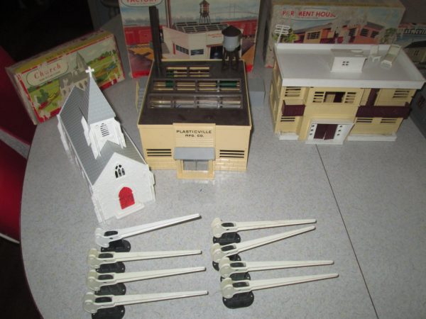 Bachmann Lot of Plasticville Early 50's O and S scale Snap together Buildings Factory  Apartment TV station WPLA School Church Shanty & more