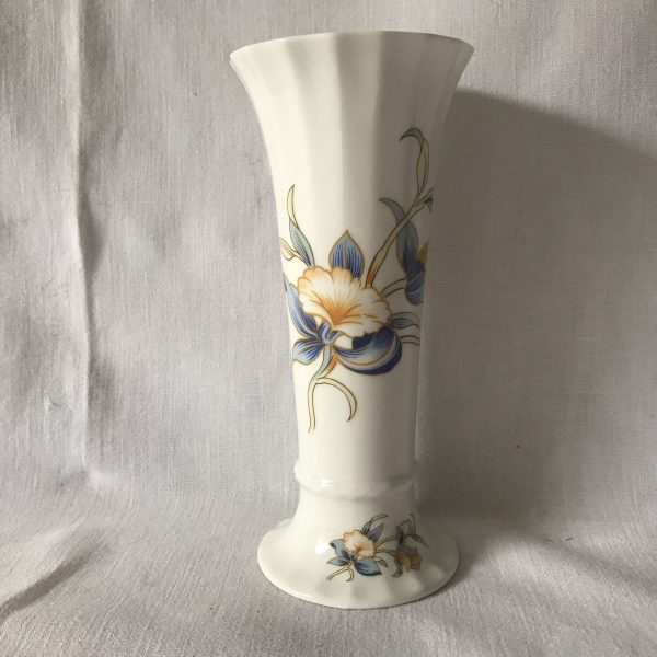 Beautiful Aynsley Orchid Flower Fine China Bud Vase Just Orchids is the pattern