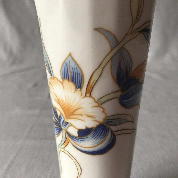 Beautiful Aynsley Orchid Flower Fine China Bud Vase Just Orchids is the pattern