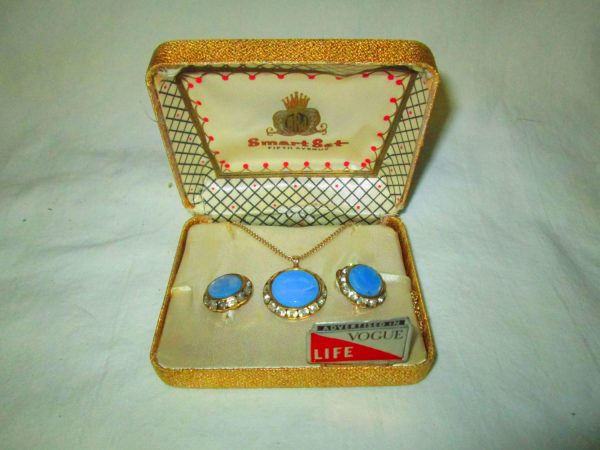 Beautiful BRJ SmartSet Blue Jewelry Set with rhinestones Necklace & Matching Earrings Gold tone Advertised in Vogue and Life Magazines