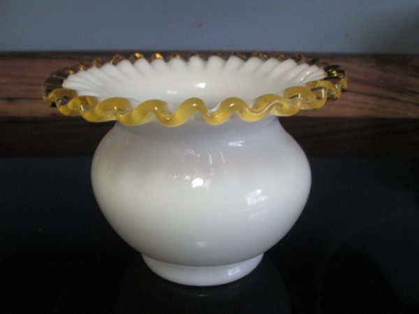 Beautiful Fenton Gold/amber crest large round bud vase Mint Condition