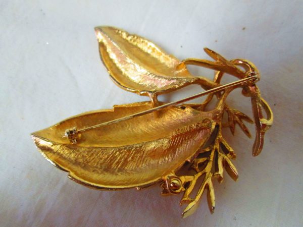 Beautiful Goldtone Sarah Coventry Leaf brooch with tree branch Mid-Century Great Condition