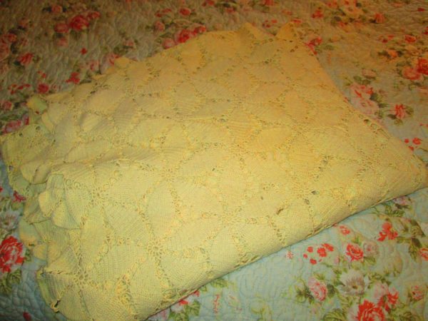 Beautiful Hand Made Crochet Bed Cover Bedspread Coverlet 66x102 Collectible home farmhouse decor collectible RARE ornate decor