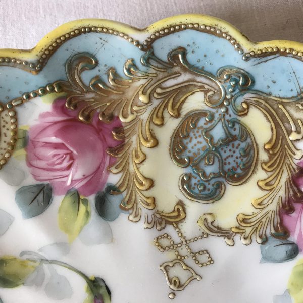 Beautiful Highly detailed scalloped rim rose plate hand painted heavy gold trim Nippon pre-1921