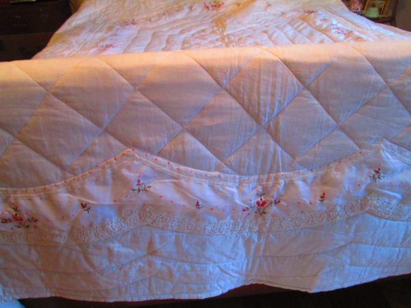 Beautiful King Size Cotton Quilt Polyester Filling White with Rose Pattern Estate Find Really Nice Great Condition