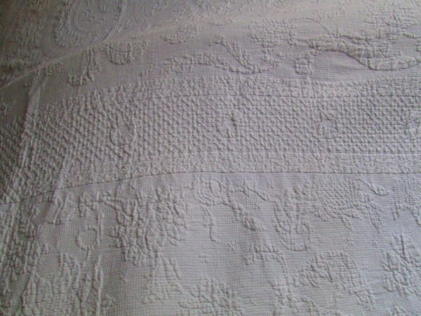 Beautiful Matelasse White on white Great Quality Heavy Weight Bedspread Fringe 96x112 Queen 100% cotton USA Queen Elizabeth's pattern