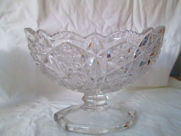 Beautiful pair of Center Bowls Fruit Bowls Pedestal Oval Bowl Beautiful Pattern Great Condition