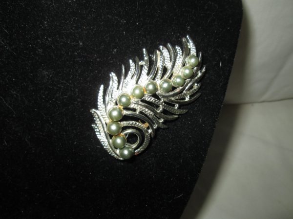 Beautiful Silver Sarah Coventry Brooch Gray pearls with great detail Large Brooch