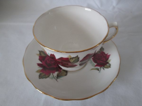 Beautiful Vintage Tea Cup and Saucer Fine Bone China Red Roses Royal Vale made in England