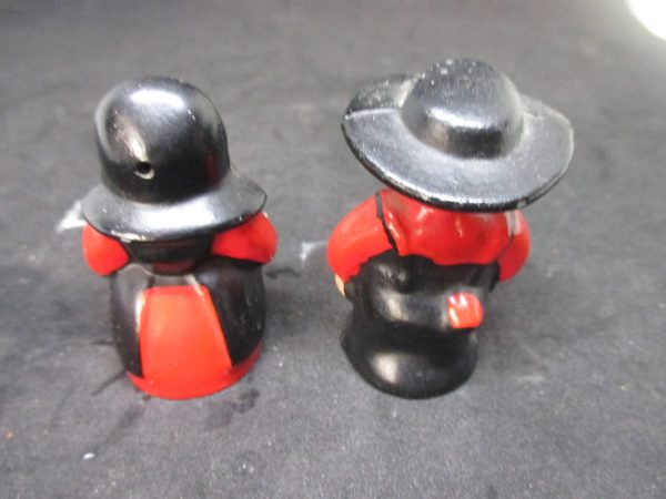 Cast Iron Amish Man and Woman Salt & Pepper Shakers decor collectible display tableware dinning kitchen farmhouse cottage