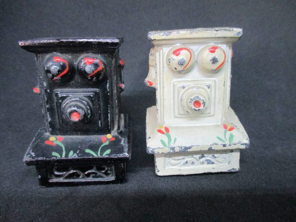 Cast Iron Old time Telephone Salt & Pepper Shakers decor collectible display tableware dinning kitchen farmhouse cottage metal folk art