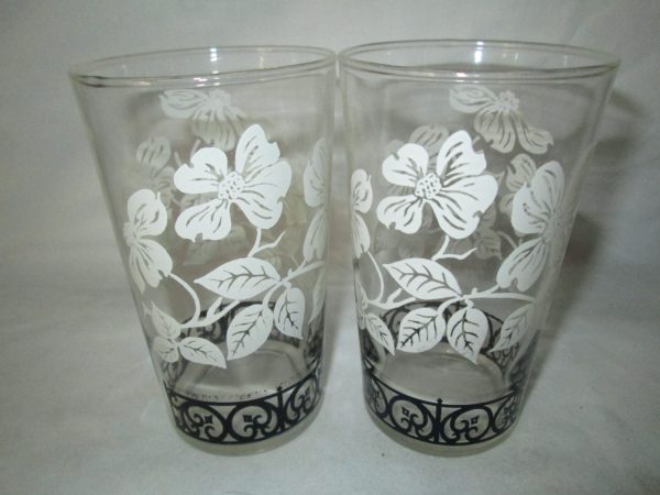 Depression 2 Water Glasses Tumblers Federal Glass Black and white flowers with scrolls Nice condition no paint loss