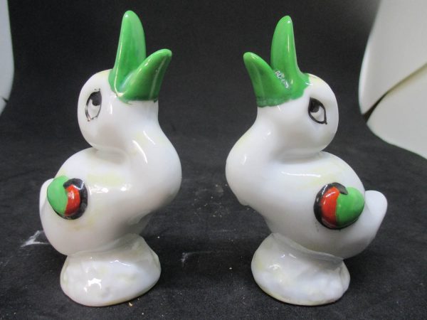 Ducklings Salt & Pepper Shakers decor collectible display tableware dinning kitchen farmhouse cottage Japan Green beaks and wings