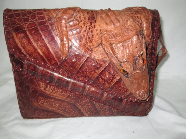 Fantastic Alligator Handbag with head, legs and back legs very good condition Great design adjustable strap