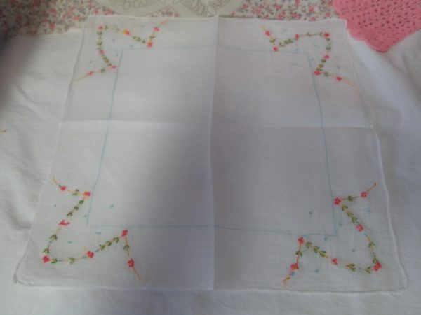 Fantastic Embroidered linen handkerchief floral pattern corners tiny flowers cotton collectible display cottage shabby chic