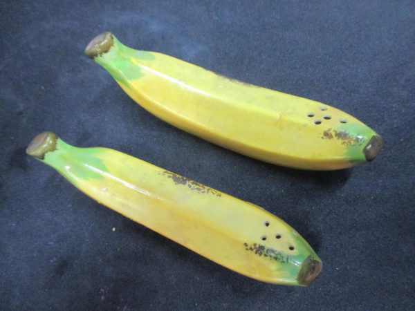Fantastic Mid Century Japan Banana Salt & Pepper Shakers decor collectible display tableware dinning kitchen farmhouse cottage