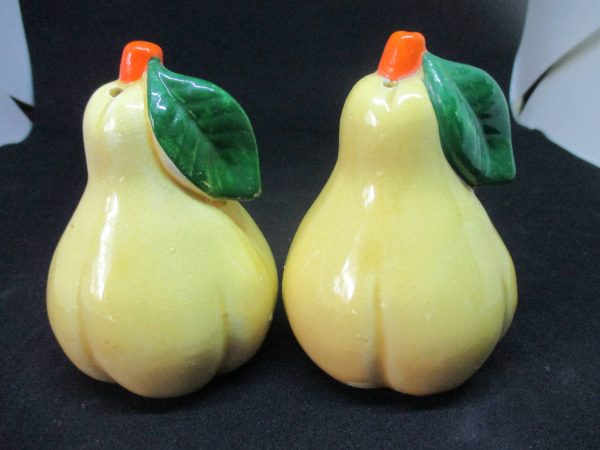 Fantastic Mid Century Pear Salt and Pepper Shaker Japan great detail decor collectible display tableware dinning kitchen