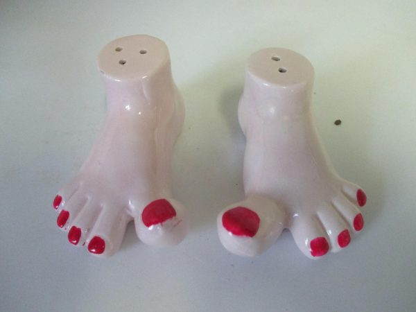 Mid Century Bare Feet Red Painted toe nails Salt and Pepper shakers cottage collectible display farmhouse country Kitchen Beach