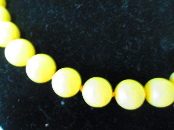 Mid Century Yellow large bead necklace Gold tone clasp