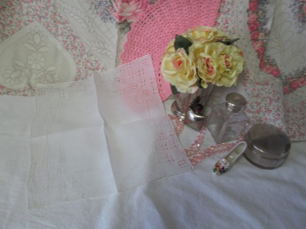 Pretty White Art deco fine cotton cut work hankie handkerchief collectible display shabby chic cottage decor