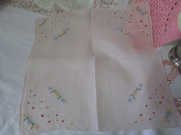 Vintage Beautiful Peach color Art Deco Hankie handkerchief cut work & embroidery