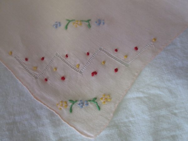 Vintage Beautiful Peach color Art Deco Hankie handkerchief cut work & embroidery