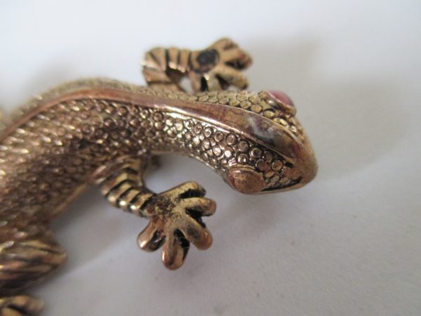Vintage Darling Gecko Pin Brooch Red Eyes gold tone metal collectible vintage jewelry