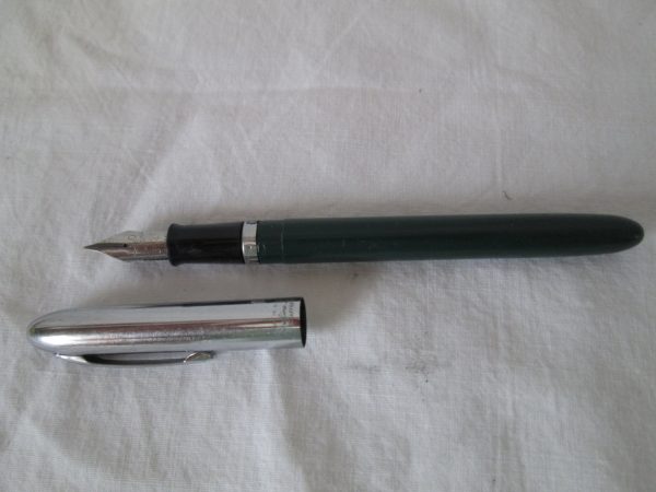 Vintage Fountain Pen Fineline Sheaffer Dark green with silver cap Fineline 304 USA nib