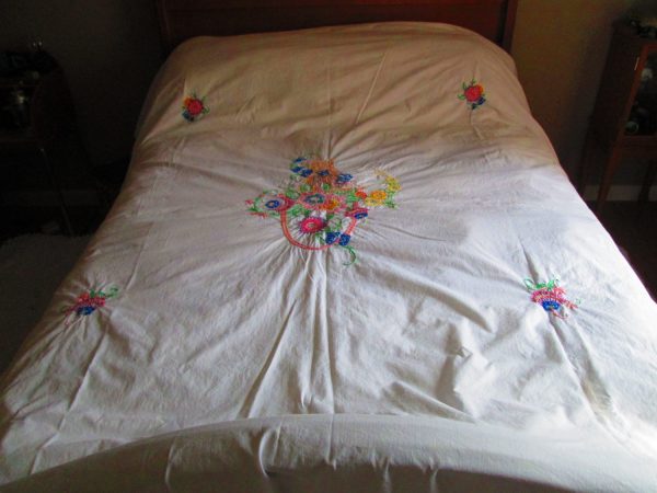 Vintage Hand Embroidered Floral & Basket Pattern Summer Bed cover full size cotton coverlet bed and breakfast shabby chic 82x96
