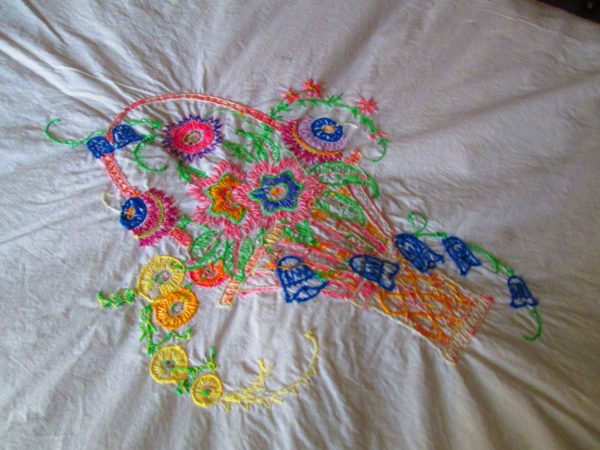 Vintage Hand Embroidered Floral & Basket Pattern Summer Bed cover full size cotton coverlet bed and breakfast shabby chic 82x96