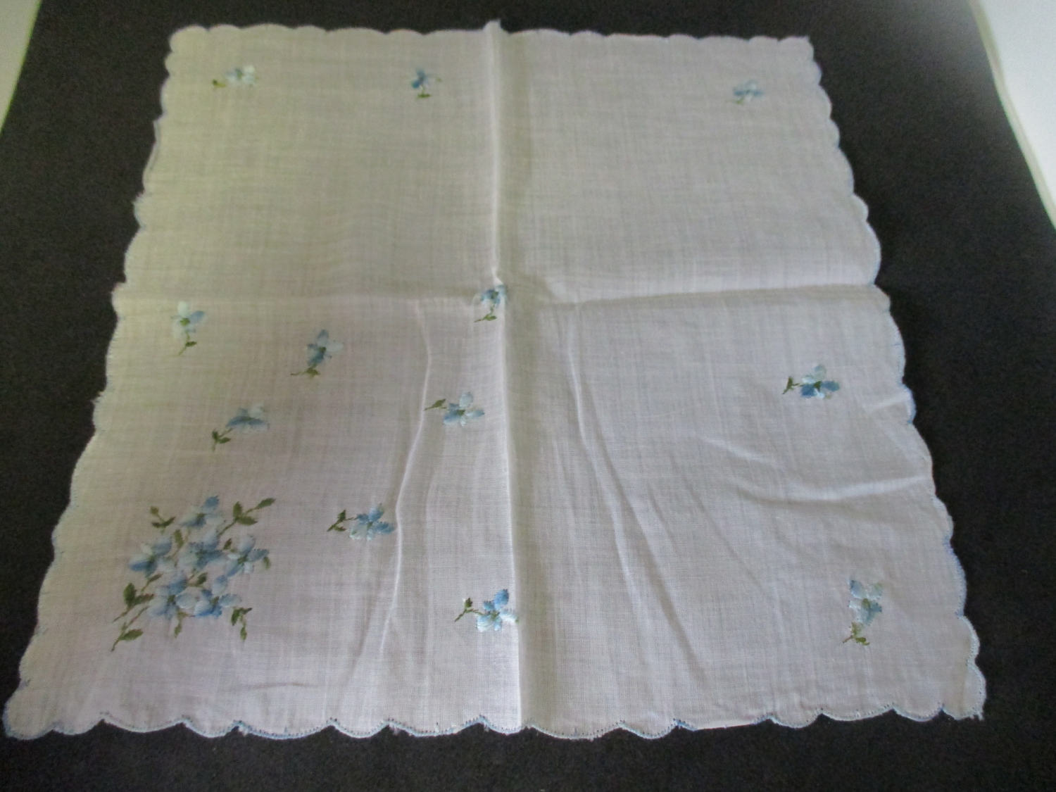 Vintage Hanky Handkerchief Blue Emboridered Flowers with blue scalloped ...