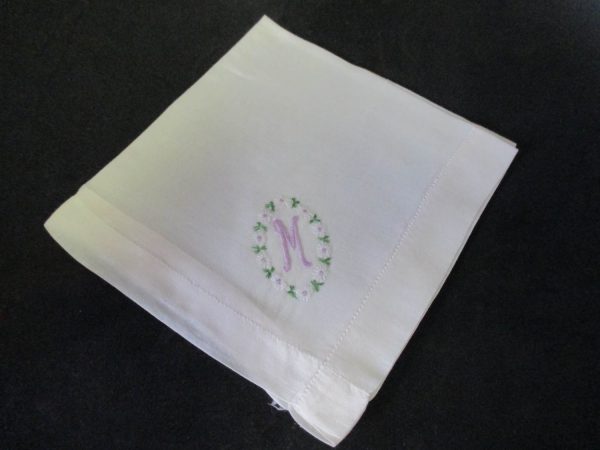 Vintage Hanky Handkerchief collectible display cottage embroidered lavender M with yellow and white daisies 12" x 12"