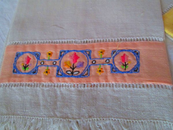 Vintage Lot of 3 Linen Kitchen or Bathroom Towels Appliqued with Embroidered Prints Hemstitched with fringe Ivory Color Bodies