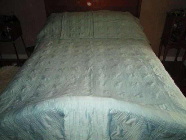 Vintage Machine Sewn Fieldcrest Quilted Coverlete Blanket Quilt Bed Cover quilt Reversible with 2 shams Aqua Tea Queenl