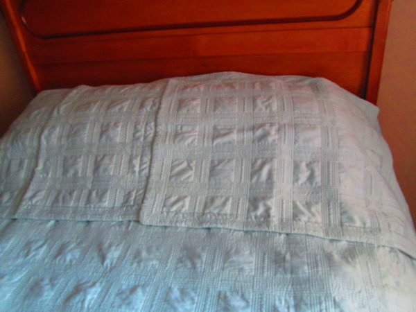 Vintage Machine Sewn Fieldcrest Quilted Coverlete Blanket Quilt Bed Cover quilt Reversible with 2 shams Aqua Tea Queenl