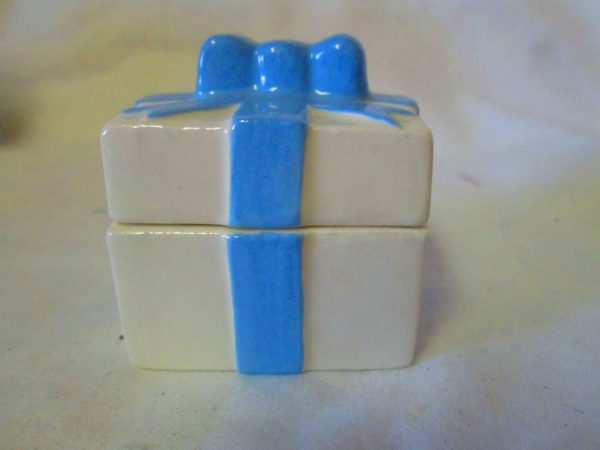 Vintage Present Shape Trinket Box Periwinkle blue ribbon ES Molds 1977