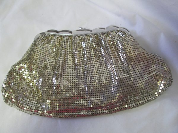 Vintage USA Whiting and Davis Silver Mesh bag purse eveing bag clutch Scalloped Closure with kiss clasp