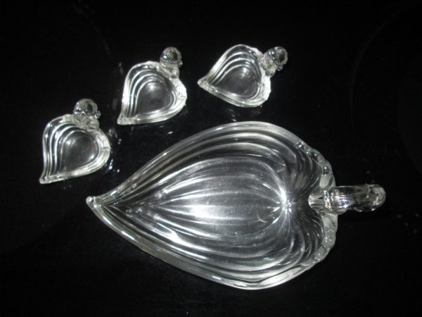 Vintage Very Neat Ribbed Glass Swan dish with 3 mini swans Nut Dish Trinket dish Snacks Many uses collectible display home decor