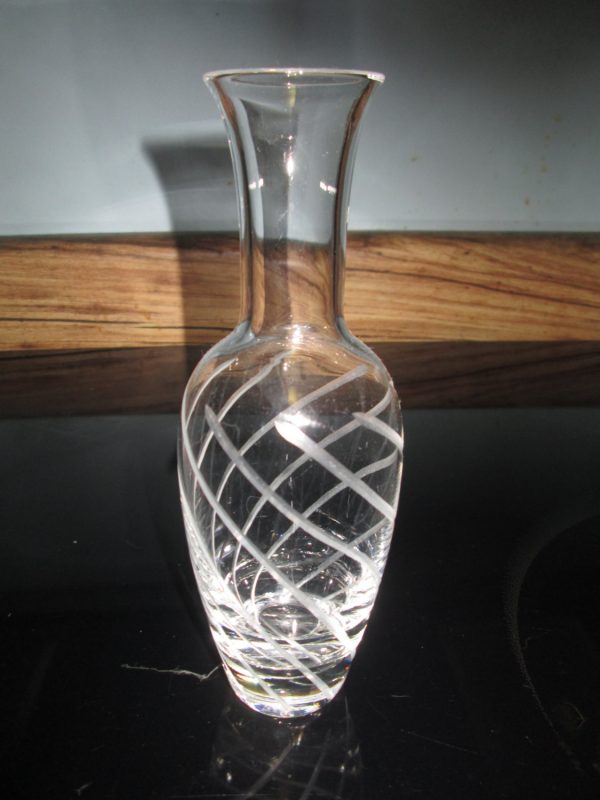 A Very Beautiful Vintage Cut Crystal Bud Vase 7 1/2" tall beautiful ring great swirl etched pattern