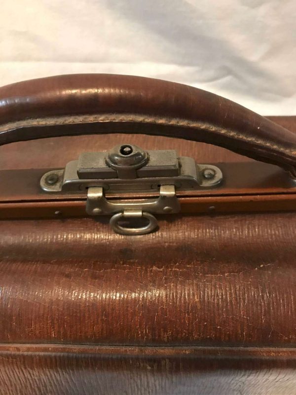 Antique Doctors Medical House Call Bag Leather Locking top brown with metal clasp and lock handle intact collectible display doctor pharmacy