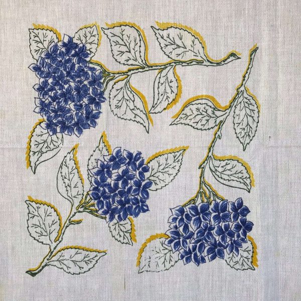 Beautiful Heavy cotton Blue/Purple Hydrangeas and green leave outlined in yellow New old stock 54" x 68" with 6 matching napkins
