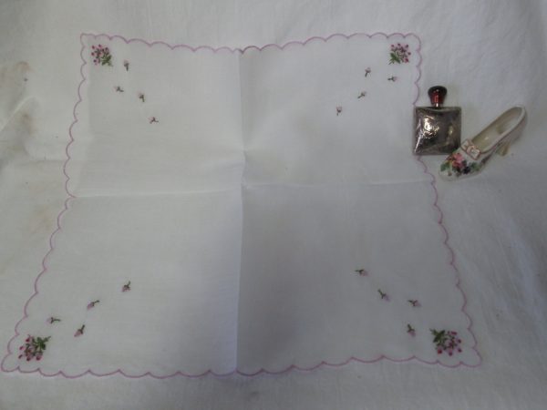 Beautiful machine embroidered purple and lavender scalloped hankie handkerchief