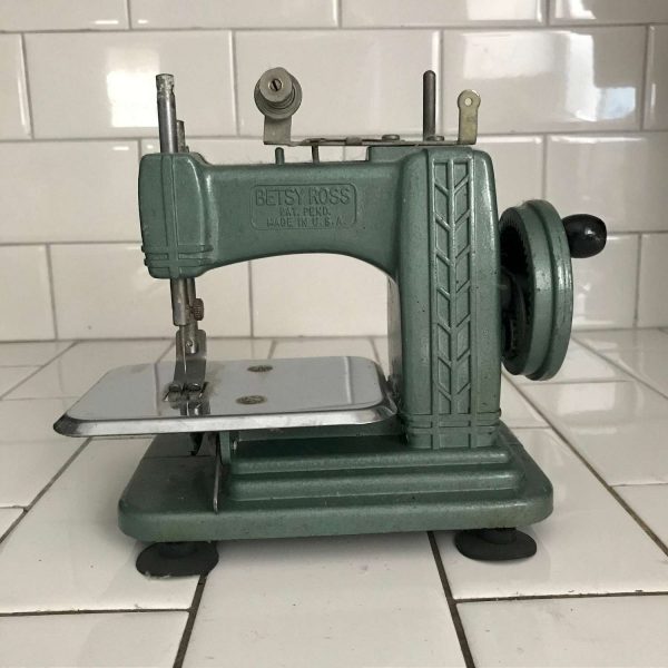 Child size Betsy Ross USA sewing machine hand crank heavy duty greenish blue Metal 1940's collectible display