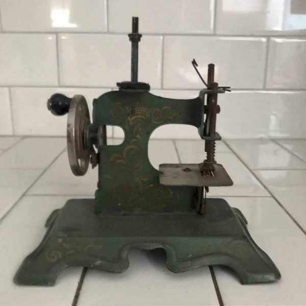 Child size Germany primitive sewing machine hand crank Metal 1910's collectible display green with gold scrolls metal sewing plate