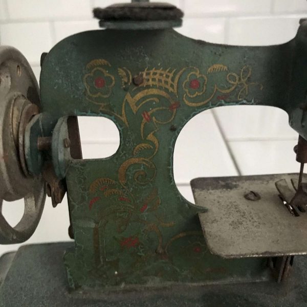 Child size Germany primitive sewing machine hand crank Metal 1910's collectible display green with gold scrolls metal sewing plate