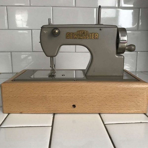 Child size KAY AN EE sewing machine taupe & Chrome metal original 1940's hand crank collectible display battery operated