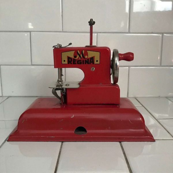 Child size Regina Red sewing machine hand crank Germany US Zone Metal 1940's
